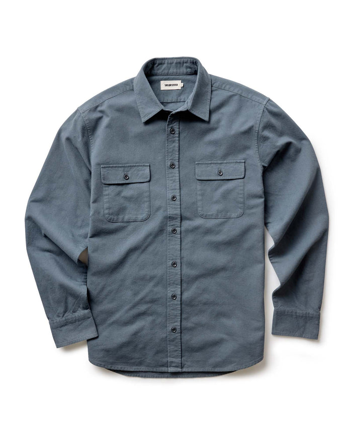 fit model showing off the back of The Yosemite Shirt in Slate